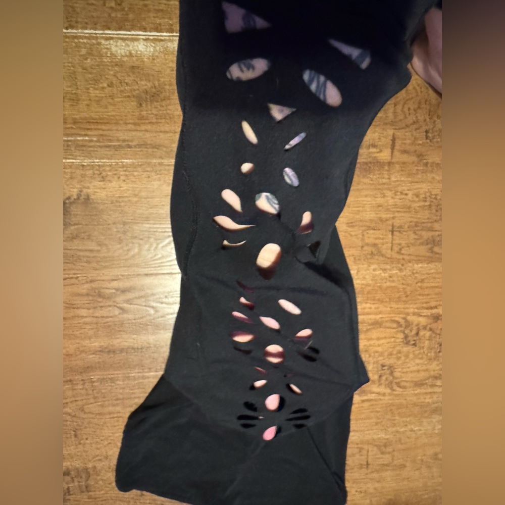 Torrid size 2 leggings cut outs on legs 2X Torrid Curve